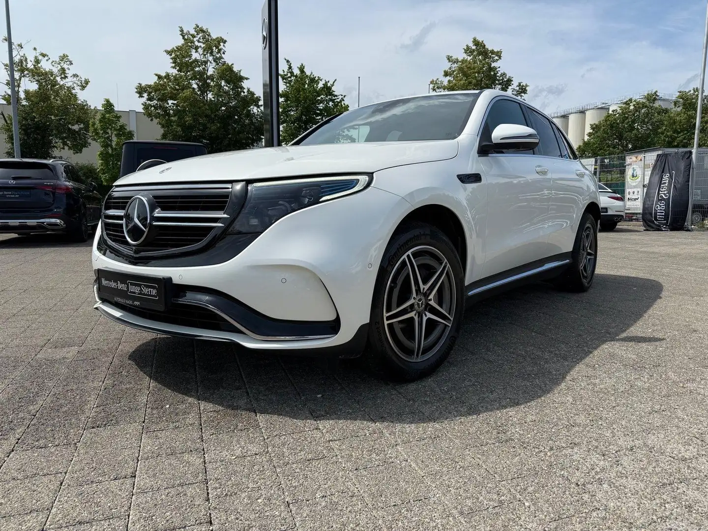 Mercedes-Benz EQC 400 4M AMG INT+EXT*DISTR*GSHD*360°Burm*MULTI Weiß - 2