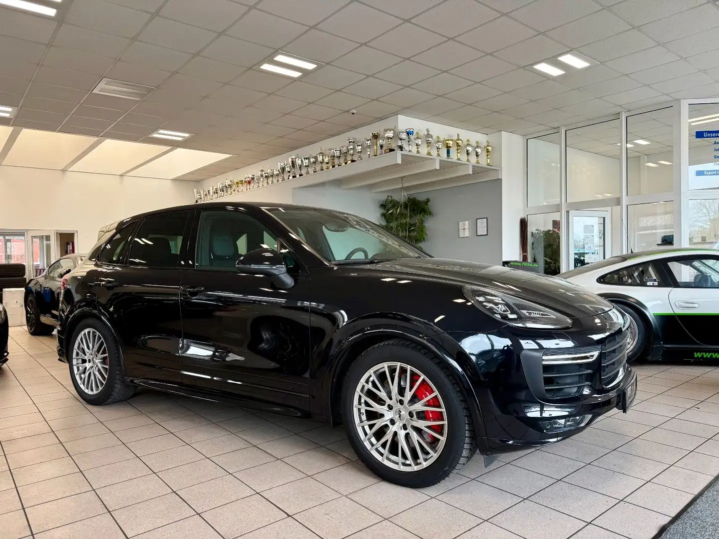 Porsche Cayenne GTS Luftfederung/SportChrono/LED/Kamera Zwart - 1