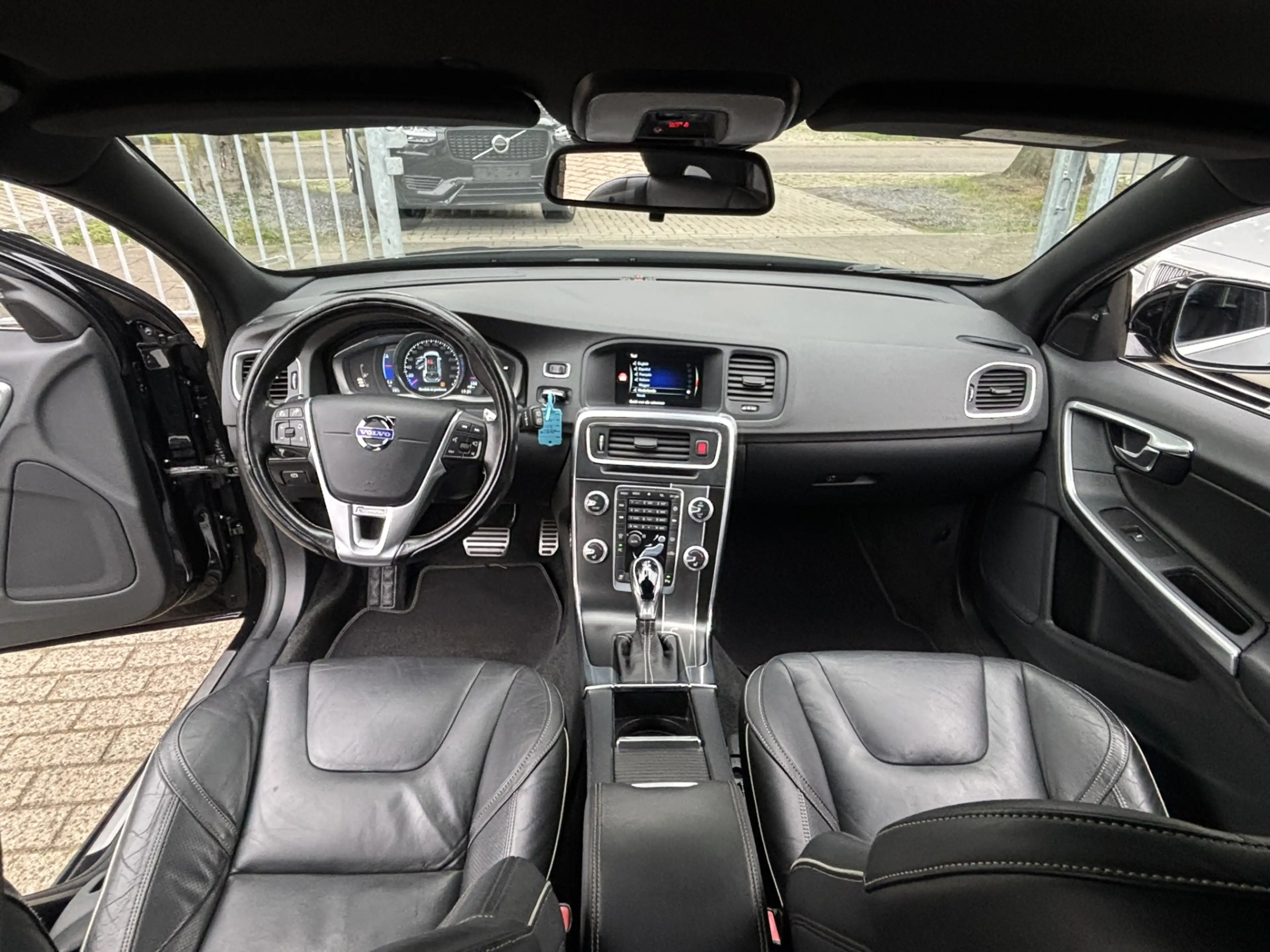 Volvo V60 3.0 T6 330pk AWD R-Design Polestar Keyless Standka — photo 2