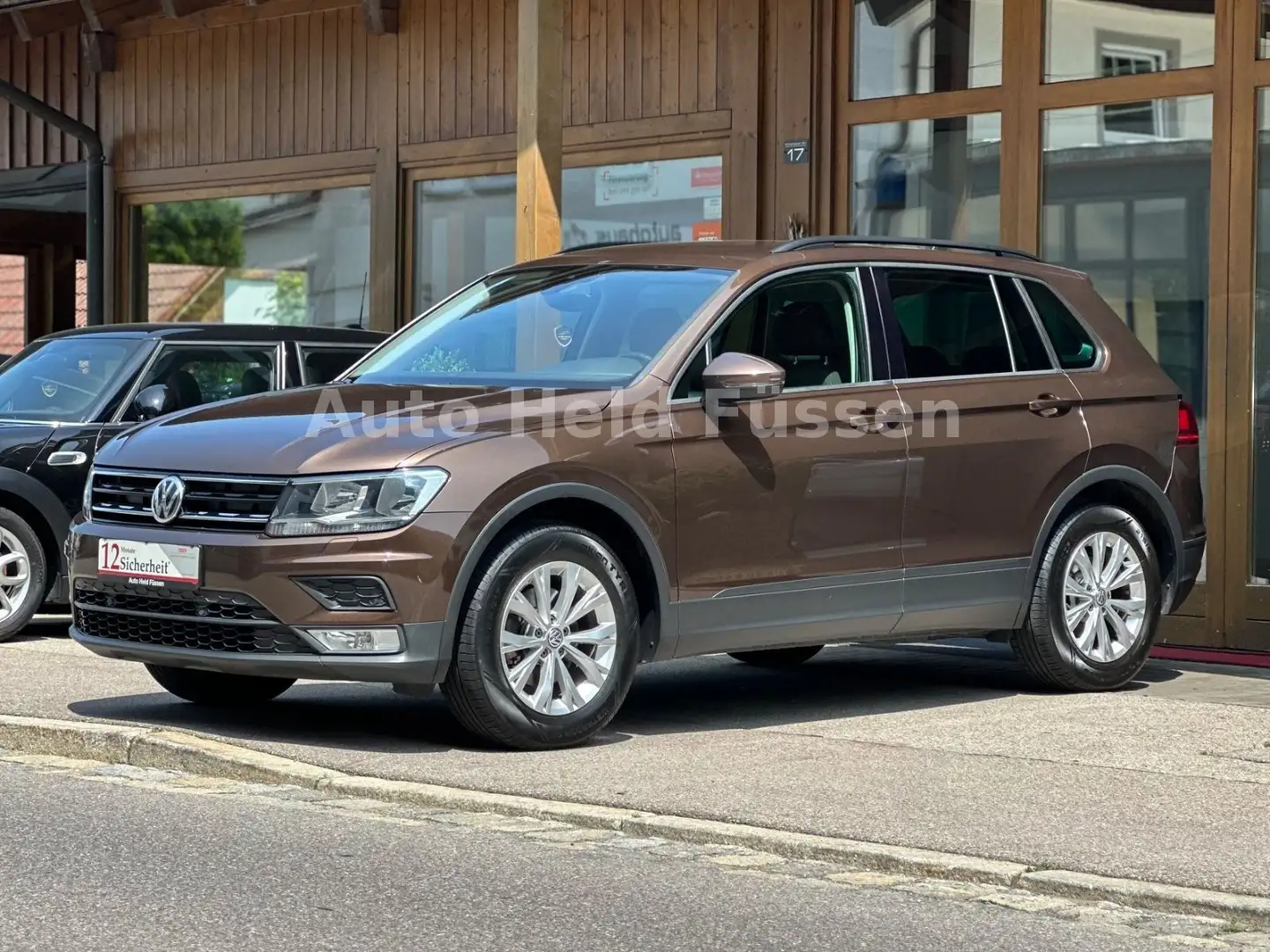Volkswagen Tiguan Trendline BMT Navi Temp Lane Shz AHK Marrón - 2