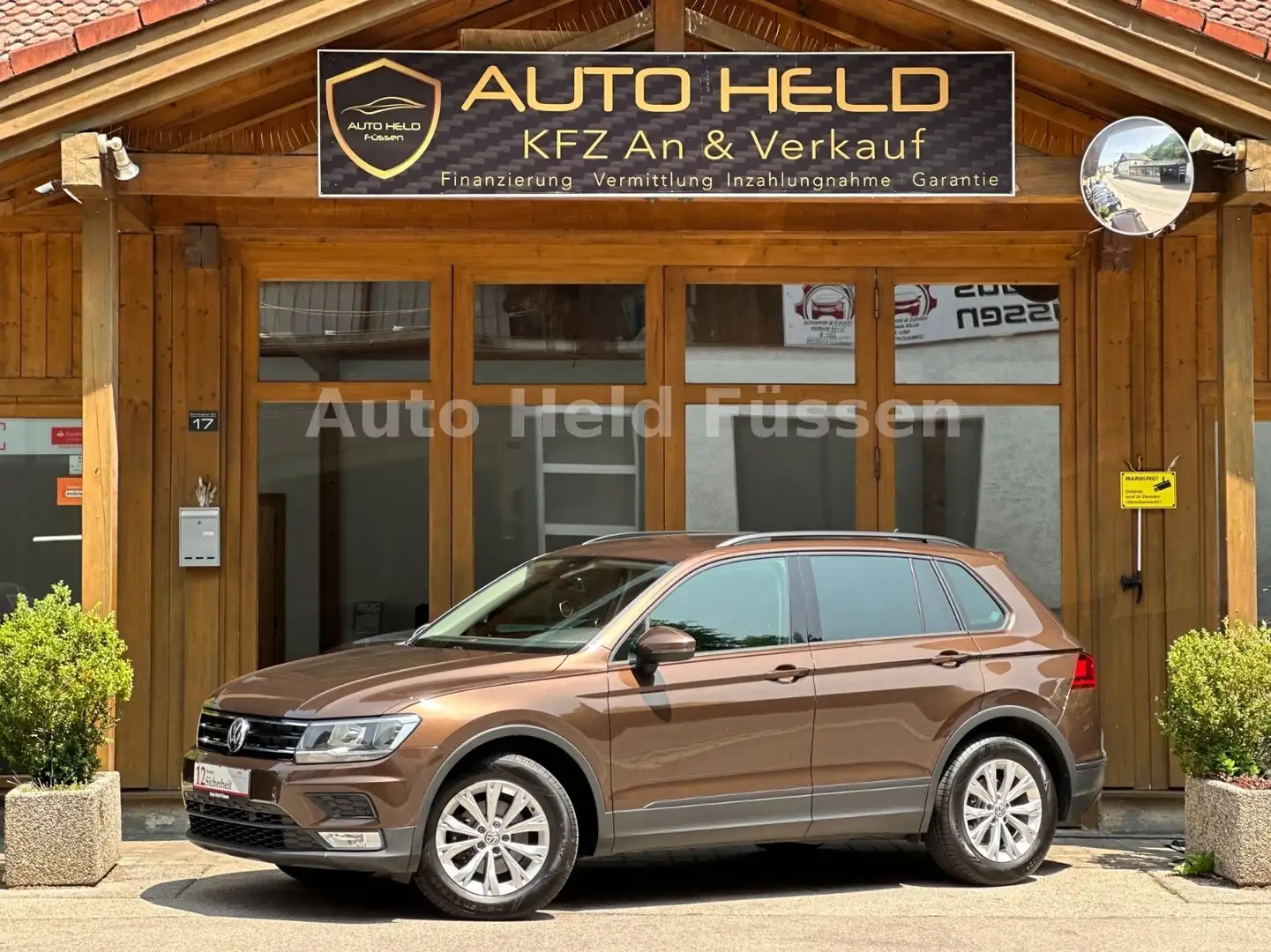 Volkswagen Tiguan Trendline BMT Navi Temp Lane Shz AHK Marrón - 1