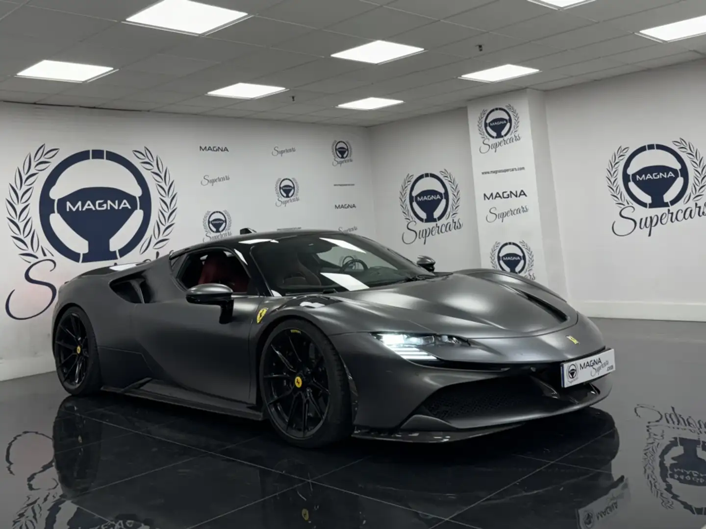 Ferrari SF90 Stradale Grau - 1