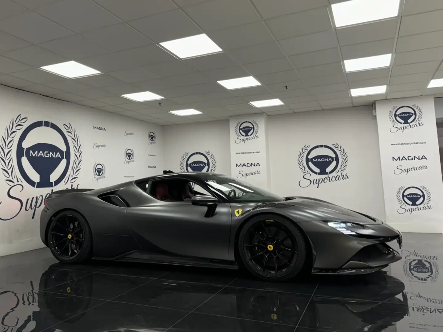 Ferrari SF90 Stradale Grau - 2