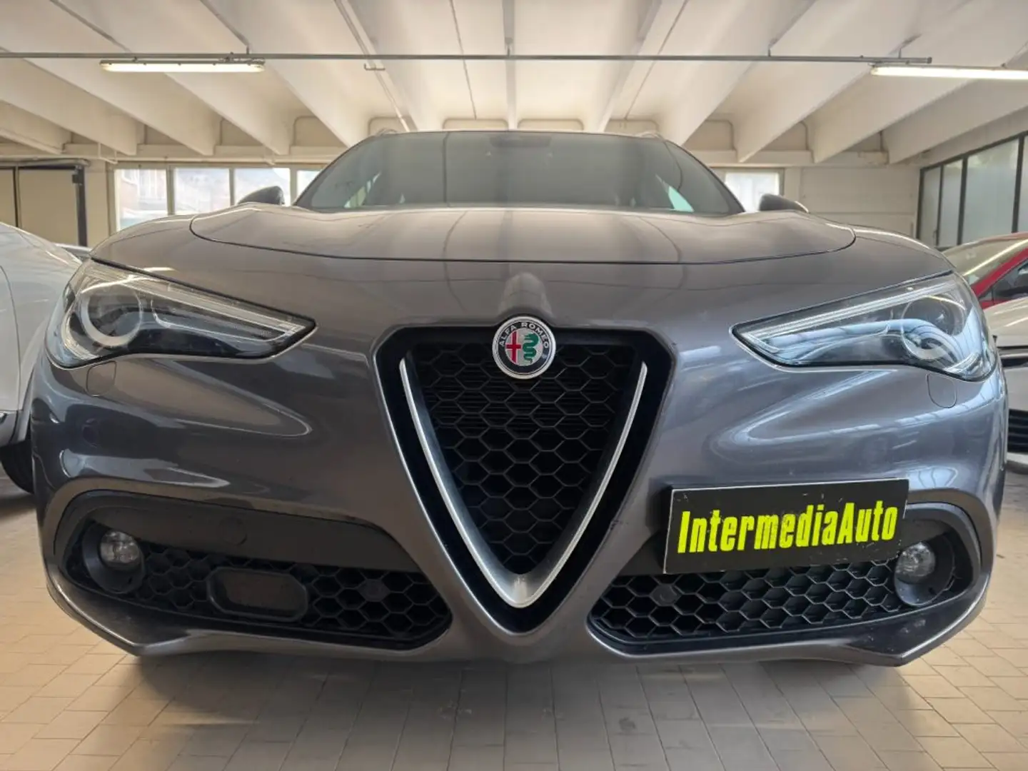 Alfa Romeo Stelvio 2.2 Turbodiesel 210CV Q4 Lusso UNI PROP. Grigio - 2