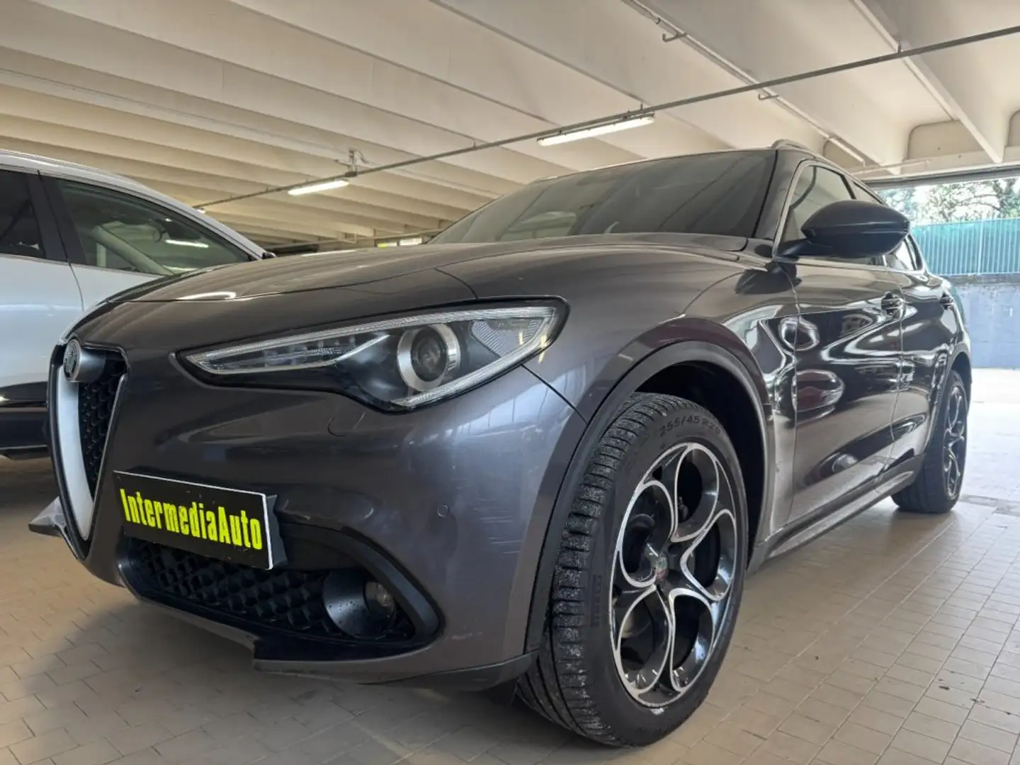Alfa Romeo Stelvio 2.2 Turbodiesel 210CV Q4 Lusso UNI PROP. Grigio - 1