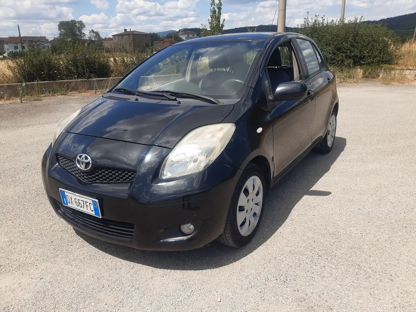 Toyota Yaris Yaris II 2005 5p 1.4 d-4d Sol dpf Negro - 1