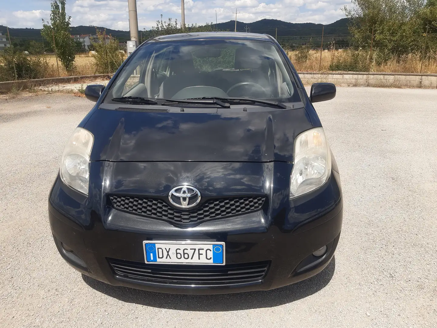 Toyota Yaris Yaris II 2005 5p 1.4 d-4d Sol dpf Negro - 2