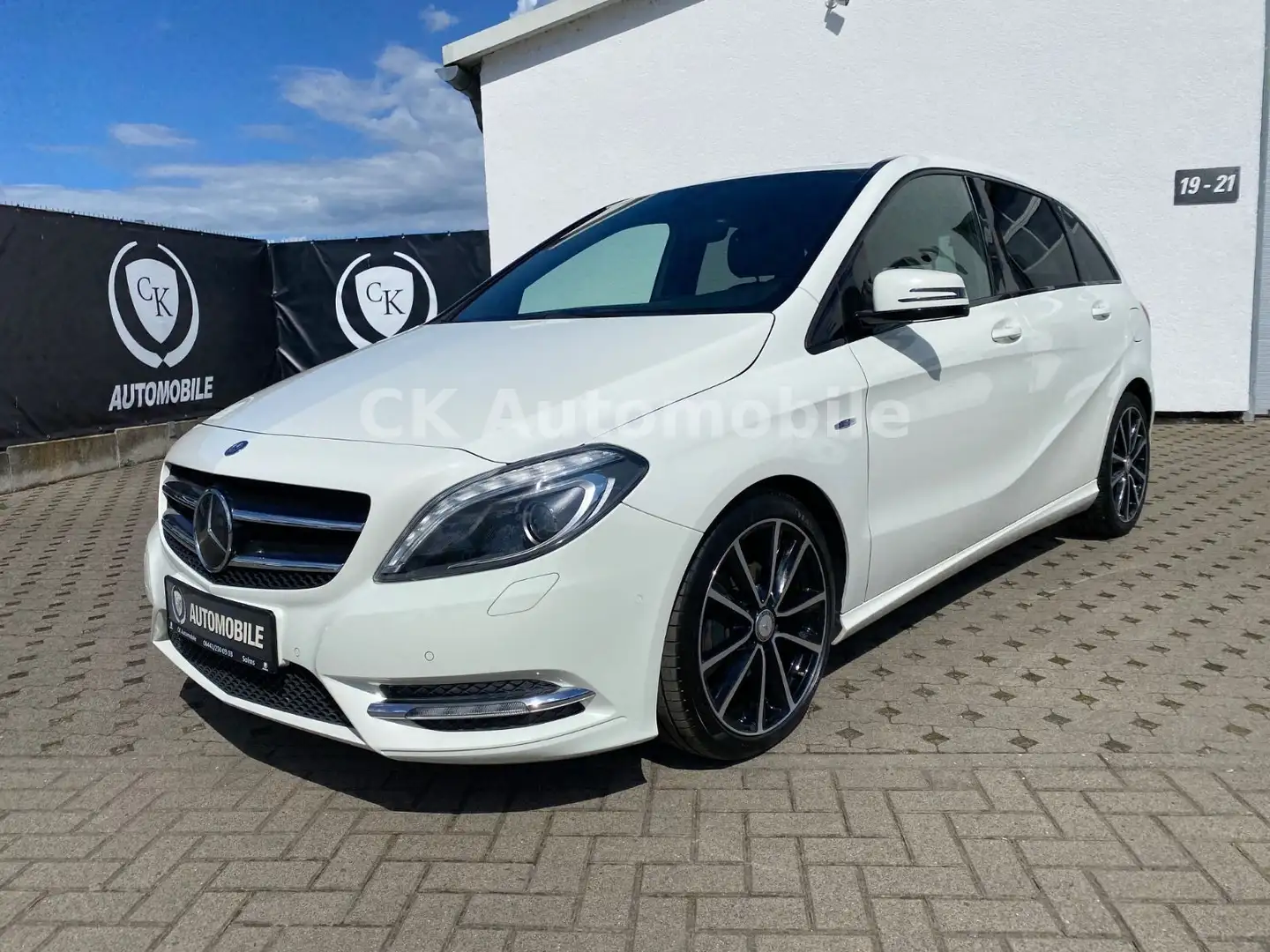 Mercedes-Benz B 200 B200 Automatik Night-Paket/Leder/Bi-Xenon/Kamera Blanc - 1