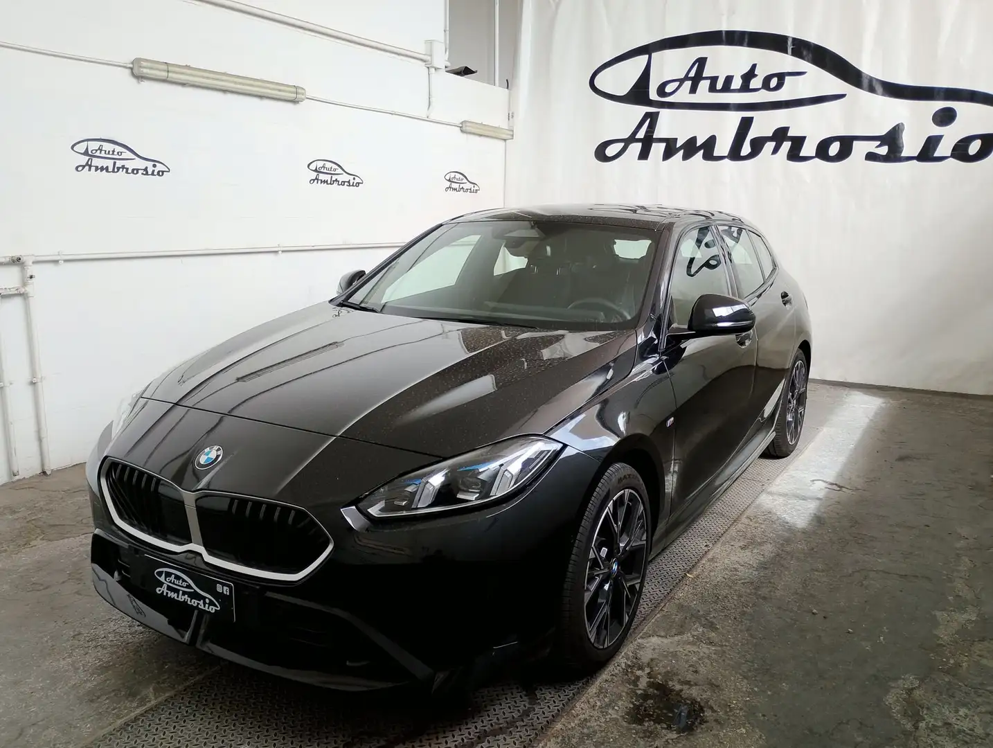 BMW 118 118d MSport tua da 369,00 al mese Schwarz - 1