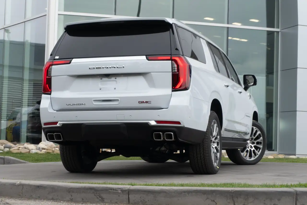 GMC Yukon снимка GMC Yukon