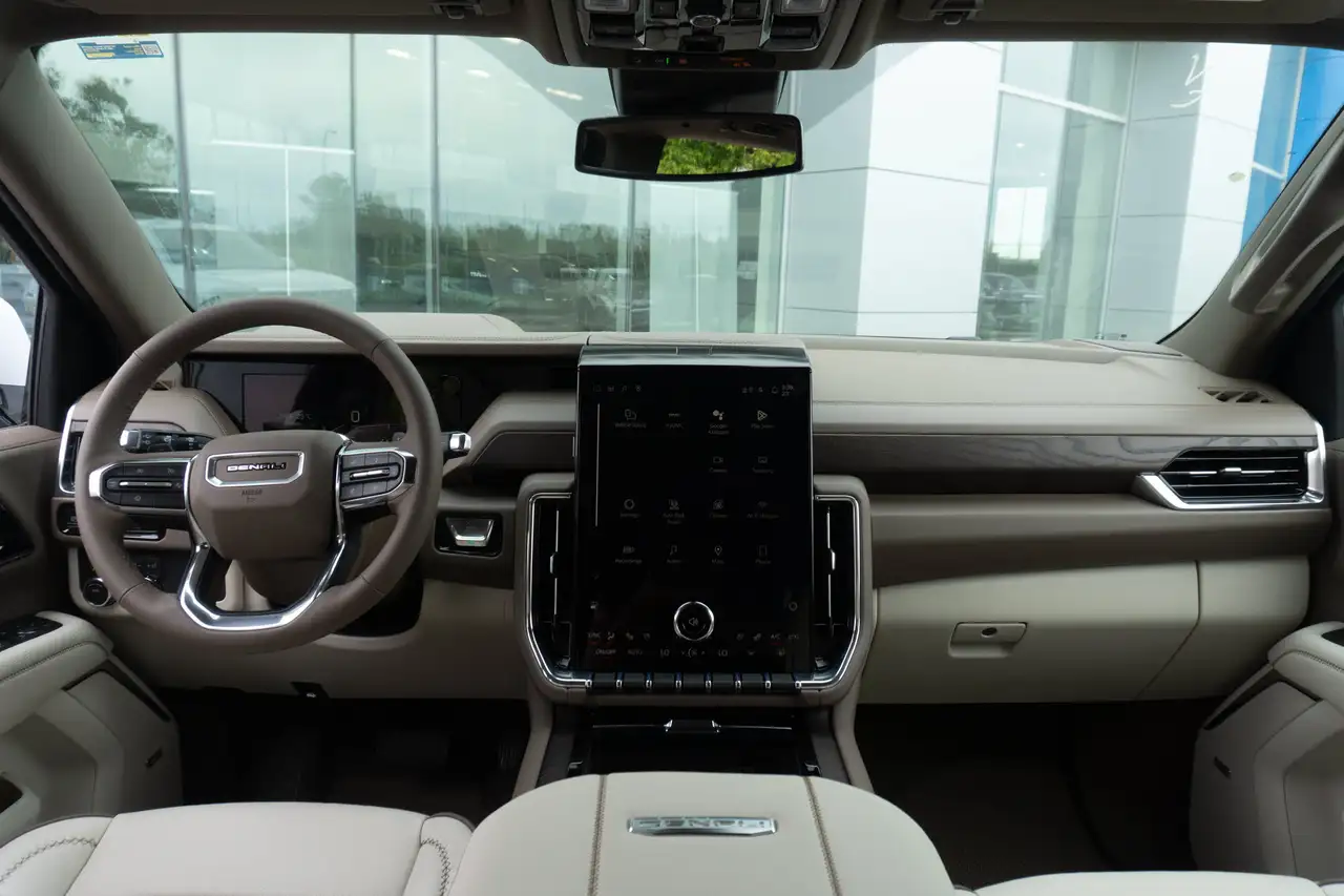 GMC Yukon снимка GMC Yukon
