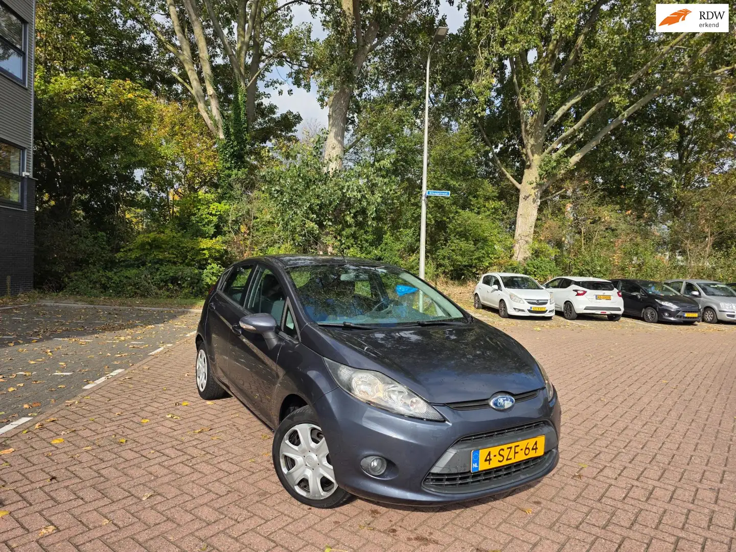 Ford Fiesta 1.25 Trend rijdt en schakelt goed AIRCO new APK Grijs - 1