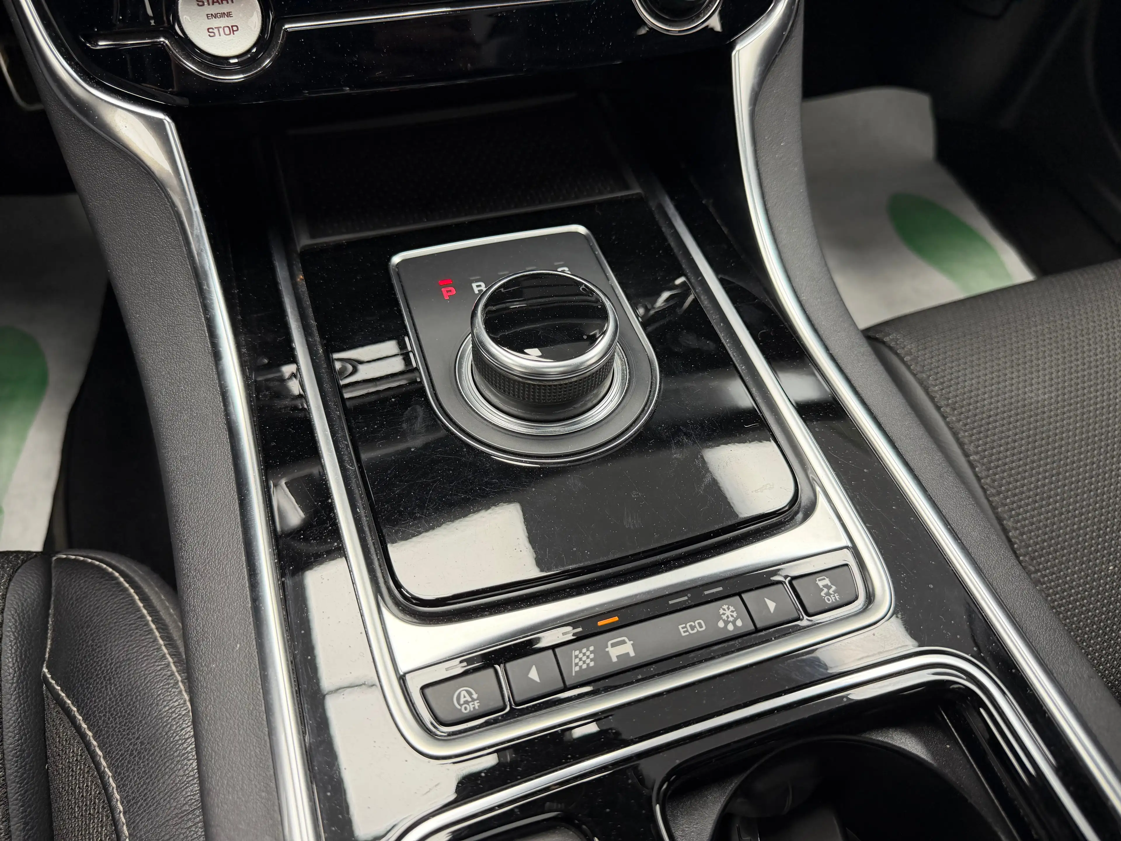 Jaguar XF Sportbrake 2.0 D AWD R-Sport * 1ER PROP + T.PANO * — photo 13