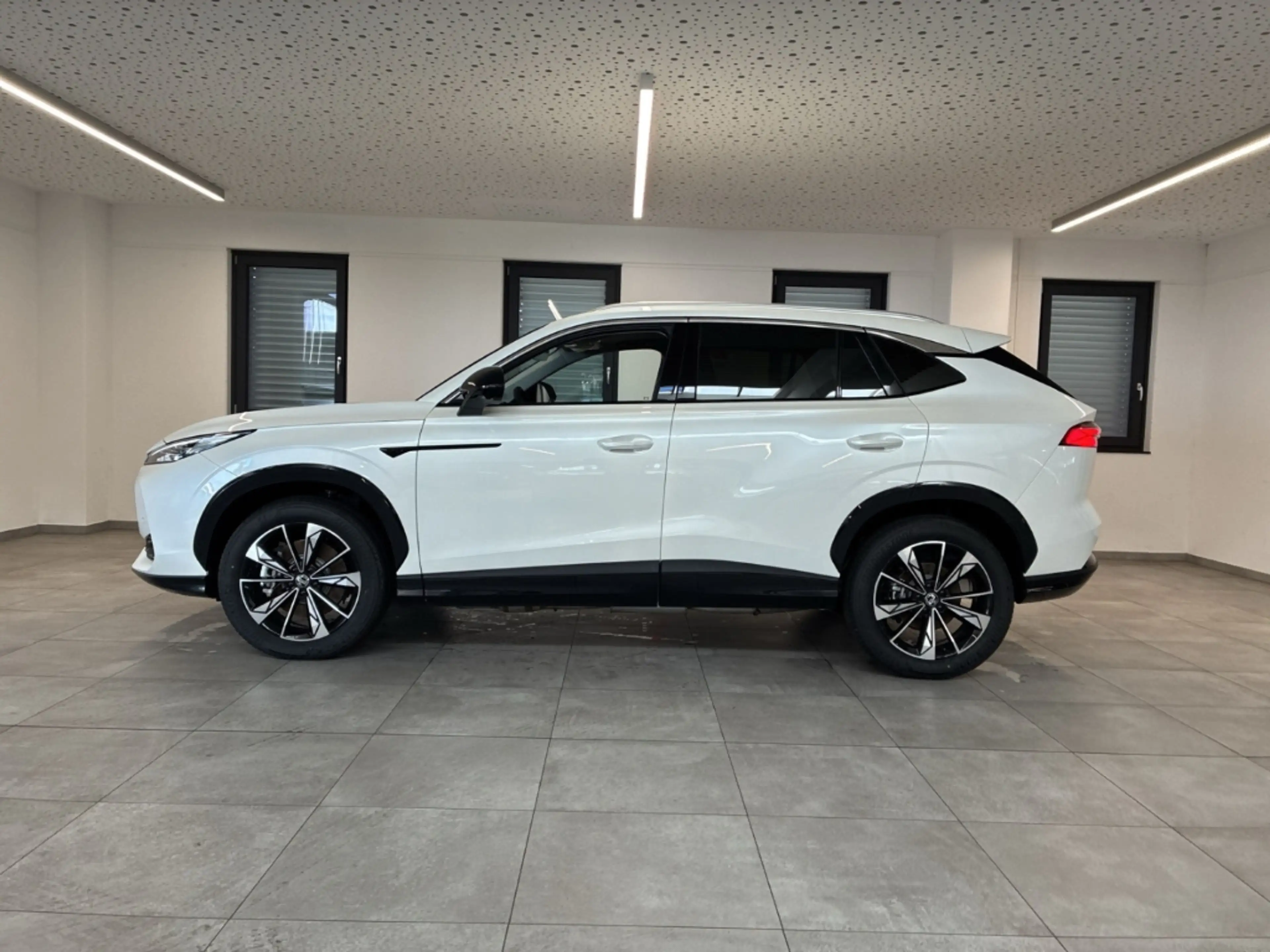 MG HS 1.5 Hybrid+ 165 kW Luxury LED 360°Navi eHeckklappe — photo 2