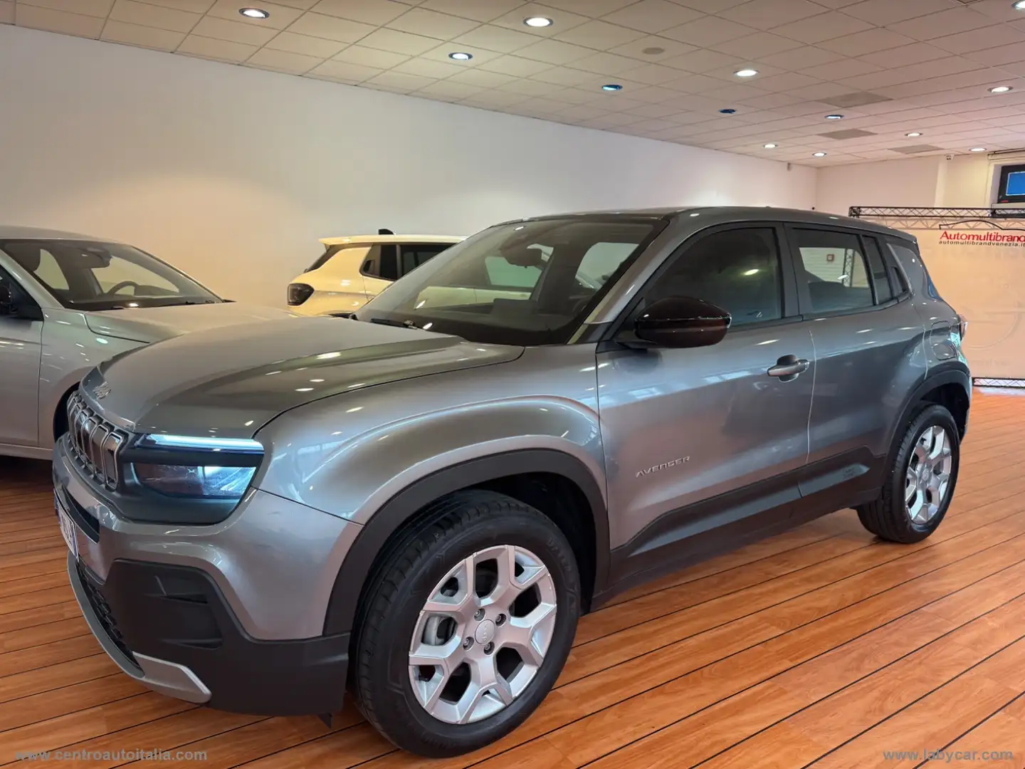 Jeep Avenger 1.2 Turbo Altitude Grau - 2