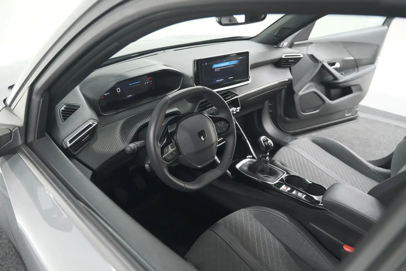 Peugeot 2008 PureTech 100 Allure | Camera | Navigatie | Parkeer Grijs - 2