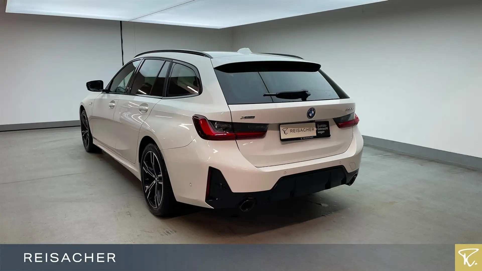 BMW 330 e xDrive Tou M-Sport PRO,Pano,AHK,DAProf PA+ Weiß - 2