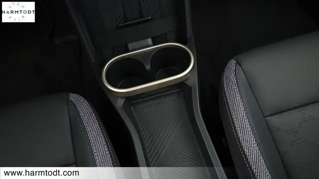 Mini Hatch view 15
