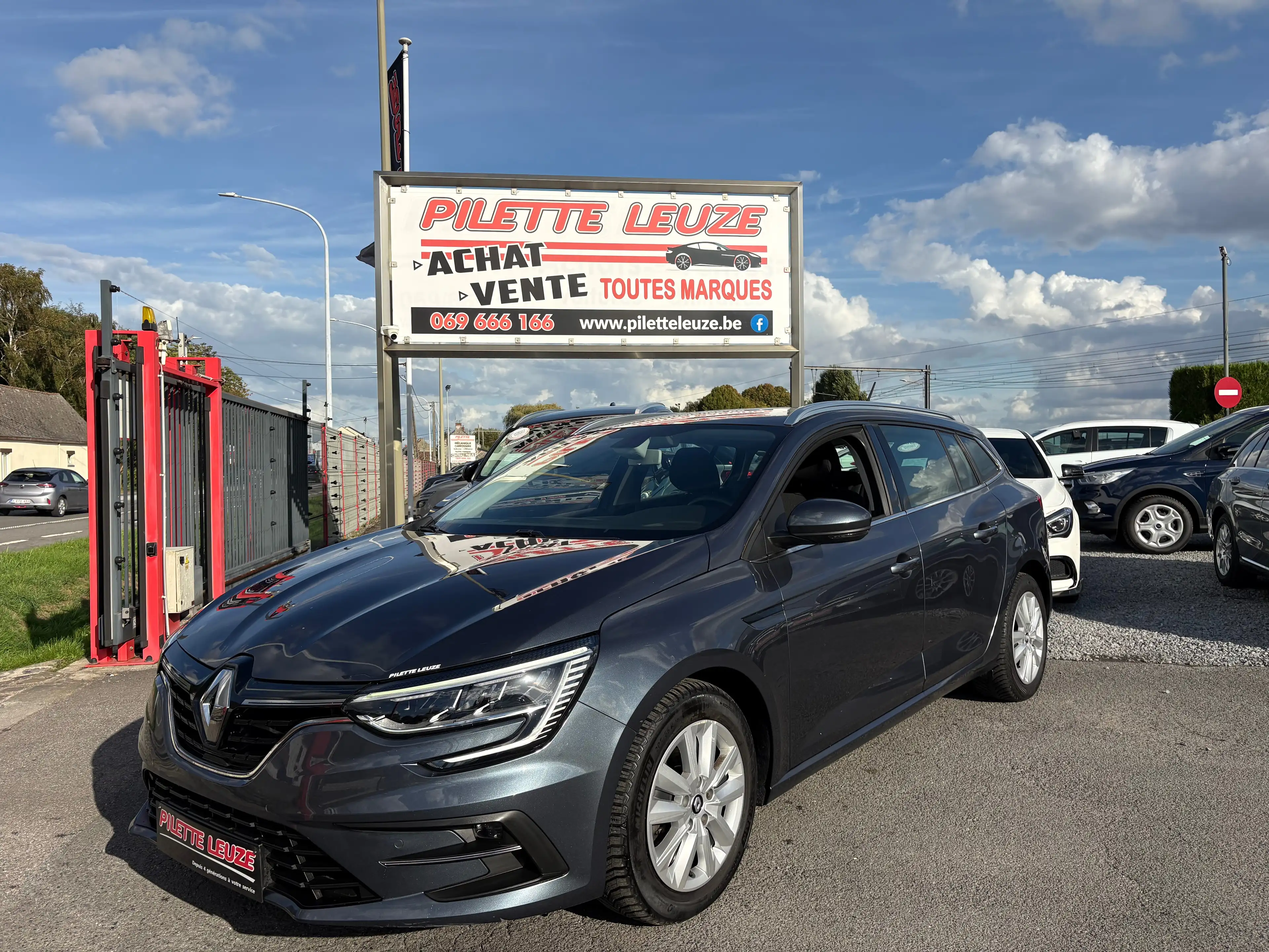 Renault Megane TVA RECUPERABLE/ CAPTEUR AV-ARR / CLIM/ GPS/ ATT REMORQUE/ OPTION +++ — photo 2