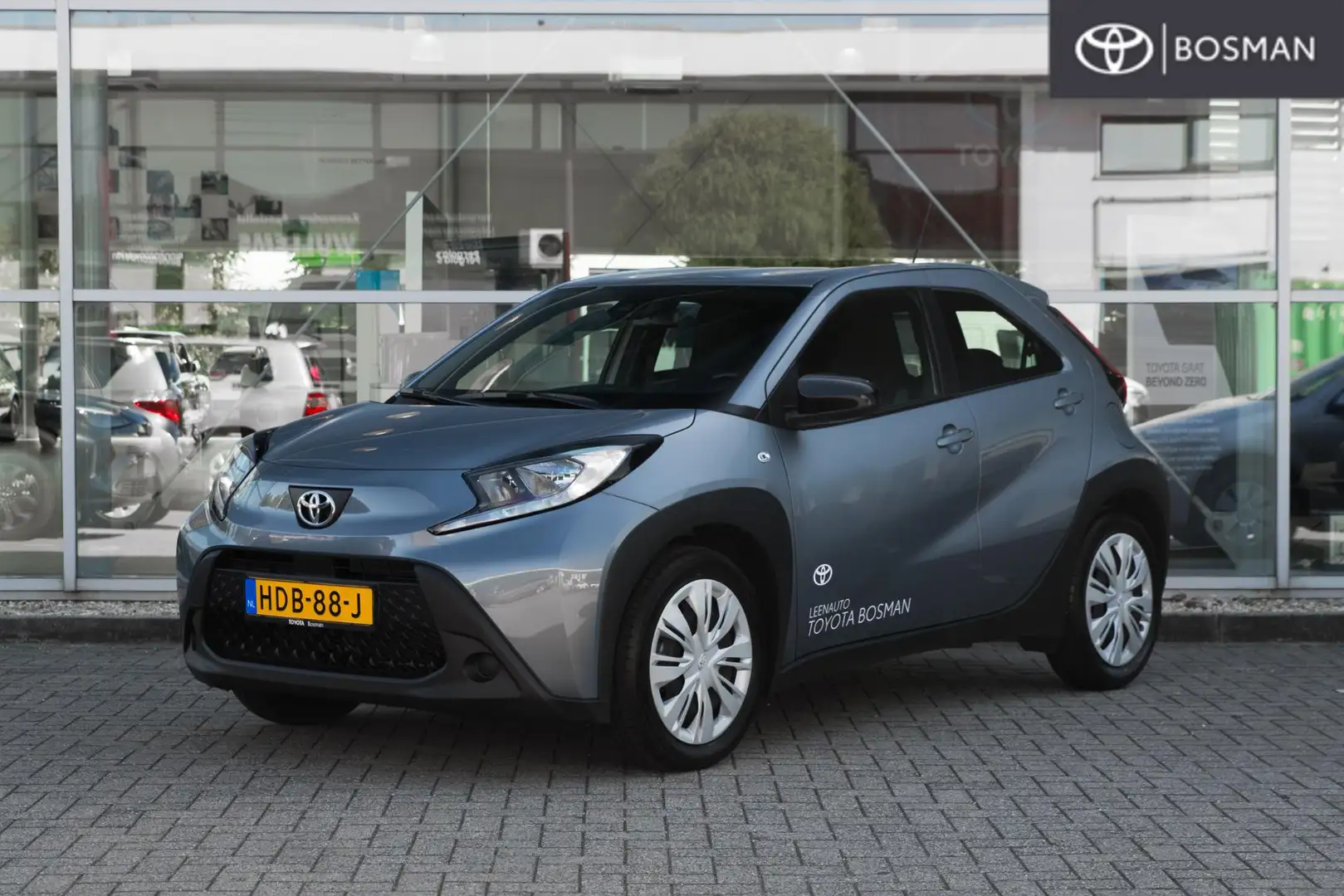 Toyota Aygo X 1.0 VVT-i MT Play Grau - 1