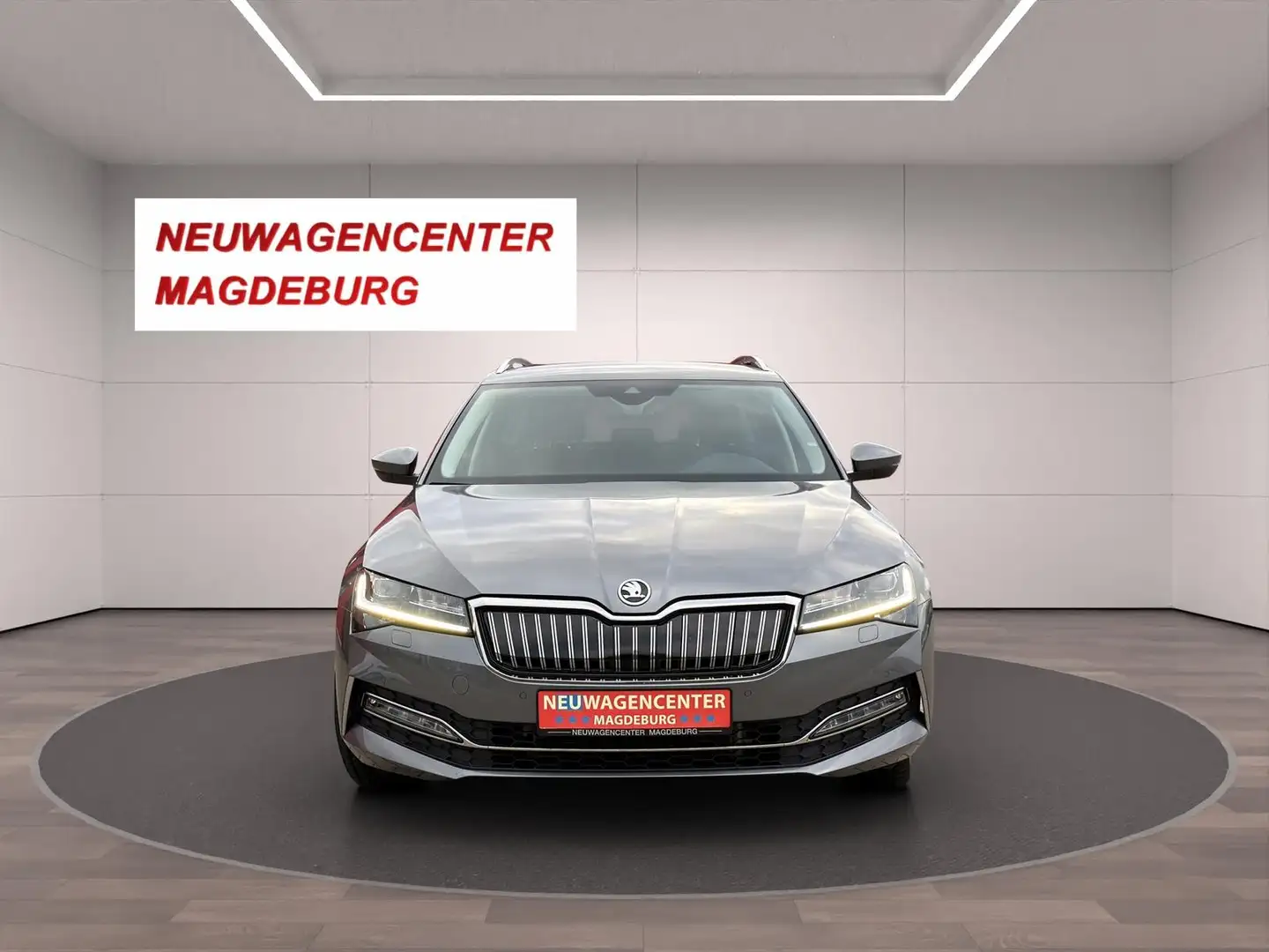 Skoda Superb 1.4 TSI iV STYLE *MATRIX*4xSHZ*elektr.HECKKLAPPE* Grau - 2