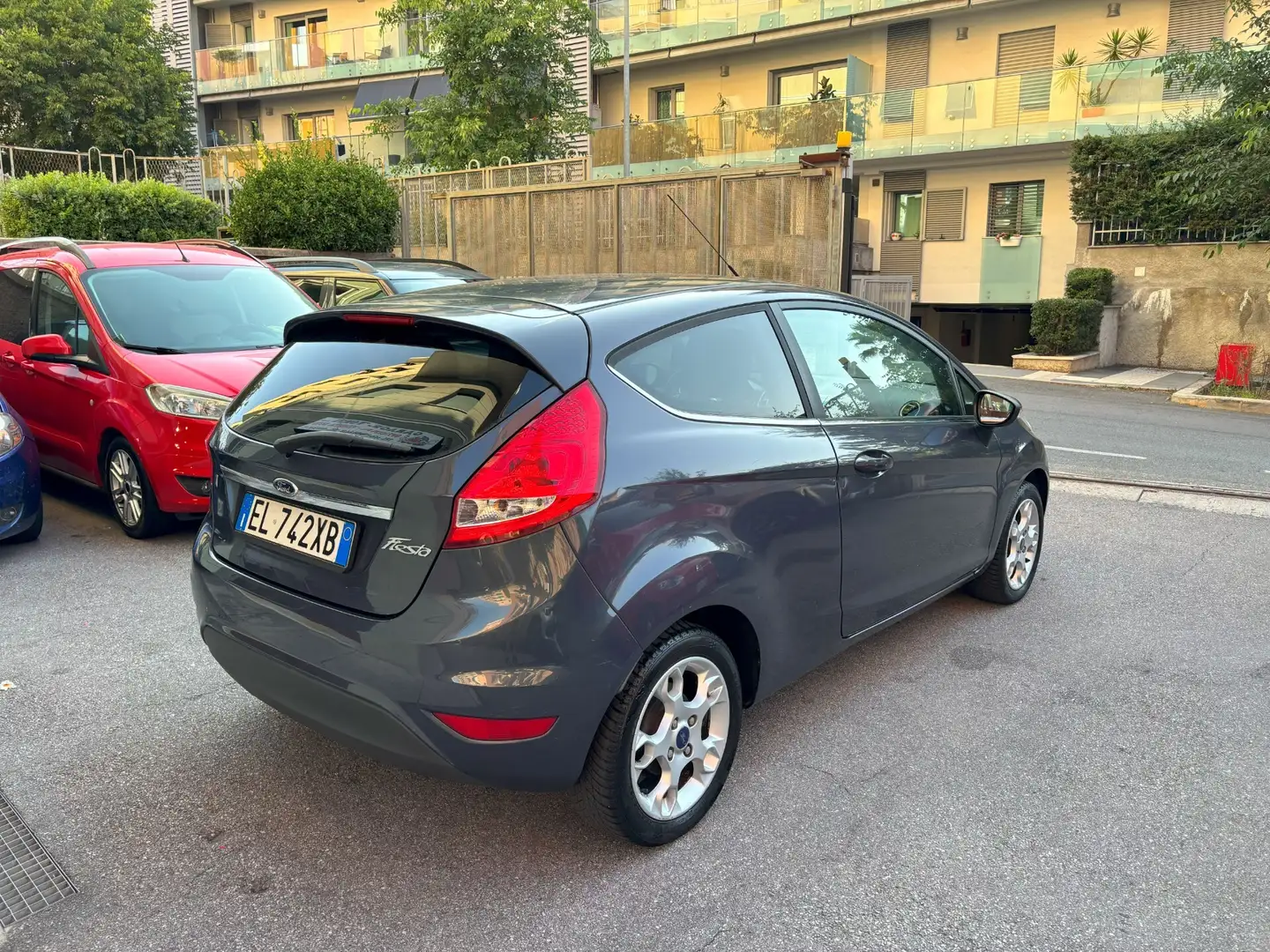 Ford Fiesta 1.4 3 porte Bz.- GPL Titanium UNIPROPRIETARIO Gris - 2