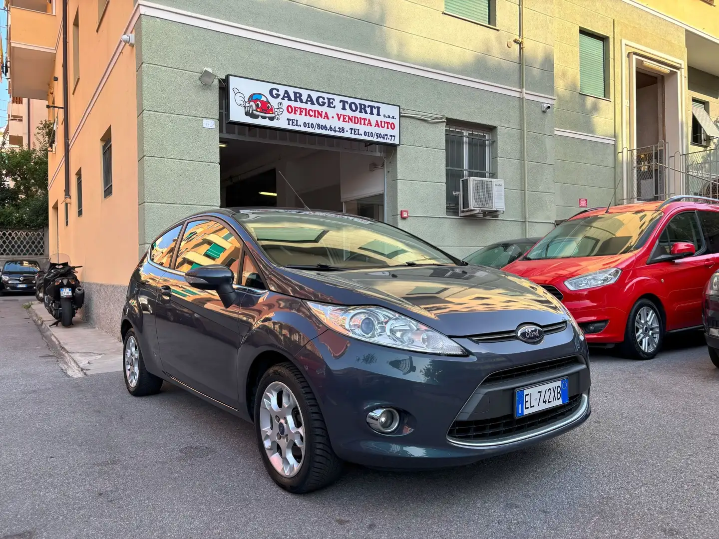 Ford Fiesta 1.4 3 porte Bz.- GPL Titanium UNIPROPRIETARIO Gris - 1