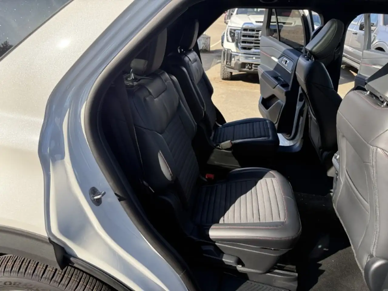 Ford Explorer снимка Ford Explorer