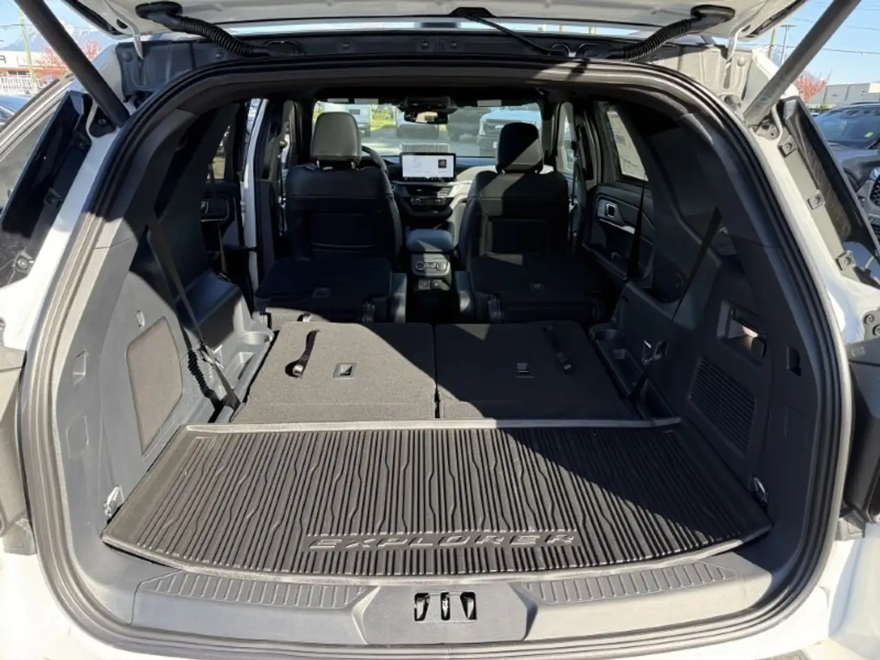 Ford Explorer снимка Ford Explorer