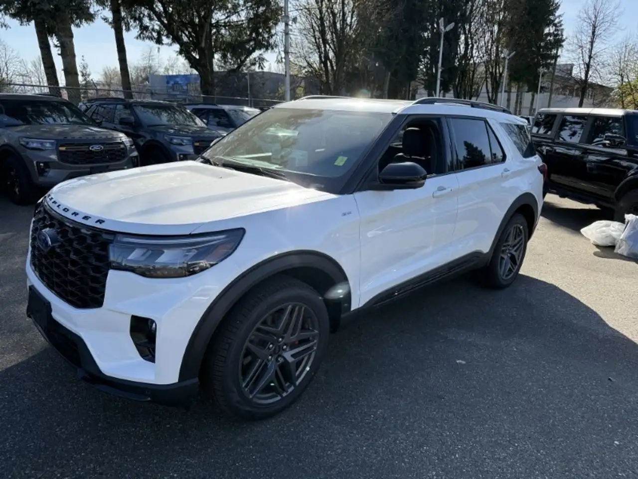 Ford Explorer снимка Ford Explorer