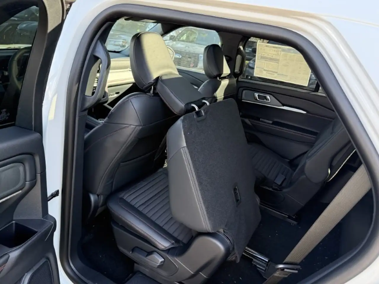 Ford Explorer снимка Ford Explorer