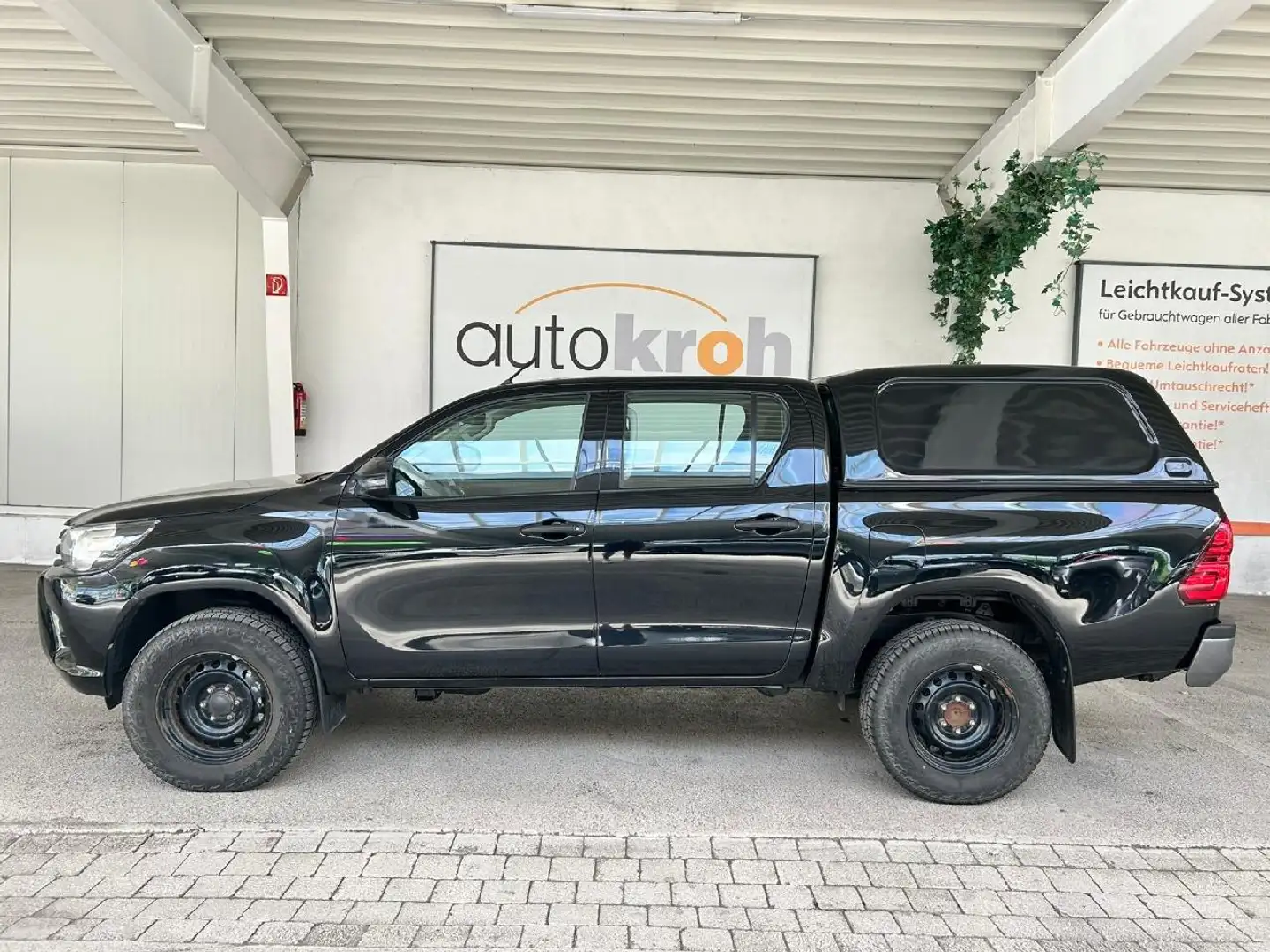 Toyota Hilux Double Cab Duty 4x4 AHK Hardtop Noir - 2