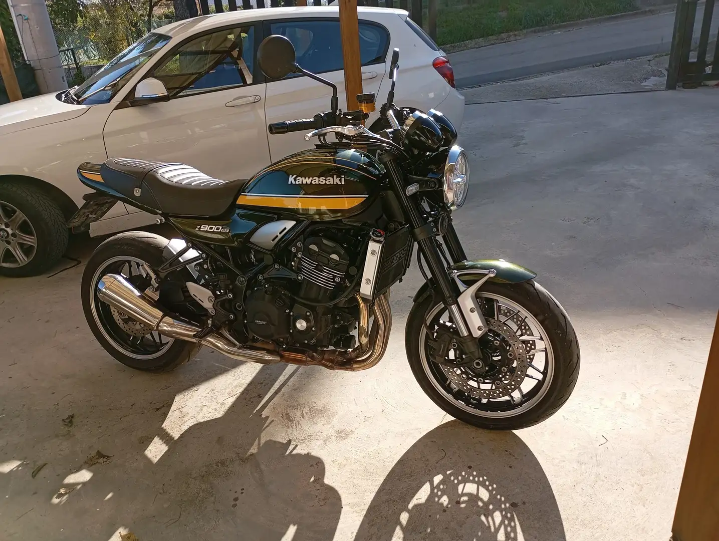 Kawasaki Z900RS Vert - 1