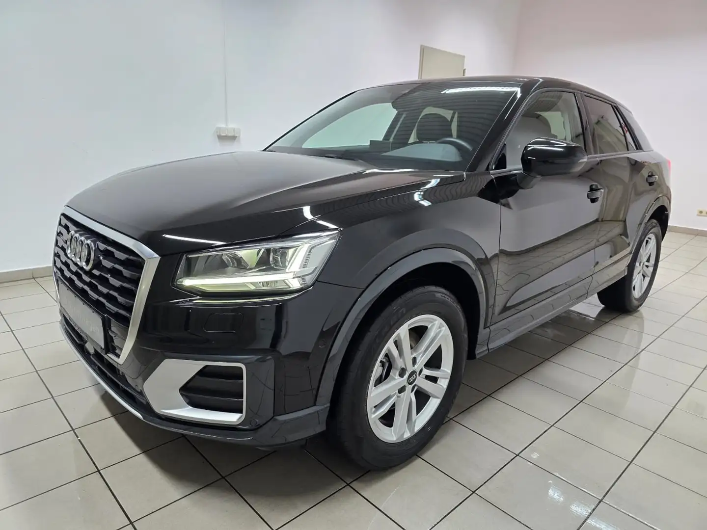 Audi Q2 40 TFSI qu. S tronic LED Navi Kamera ACC DAB Schwarz - 1