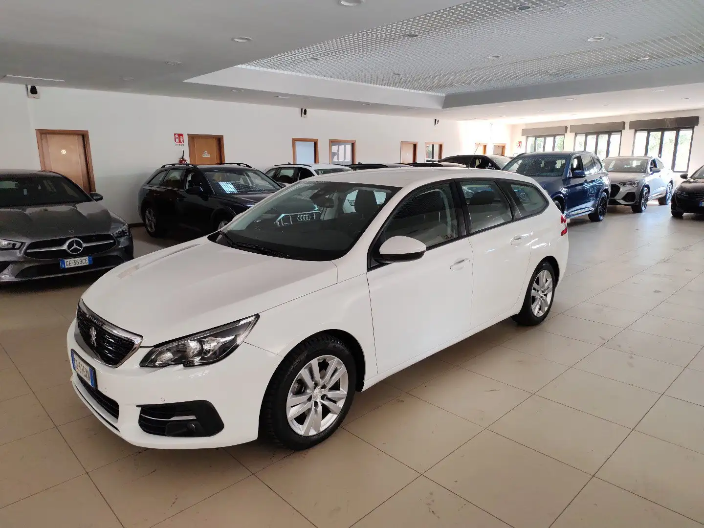 Peugeot 308 SW BlueHDi 130cv EAT8 Navi Cruise Diurne LED Fendi Bianco - 1