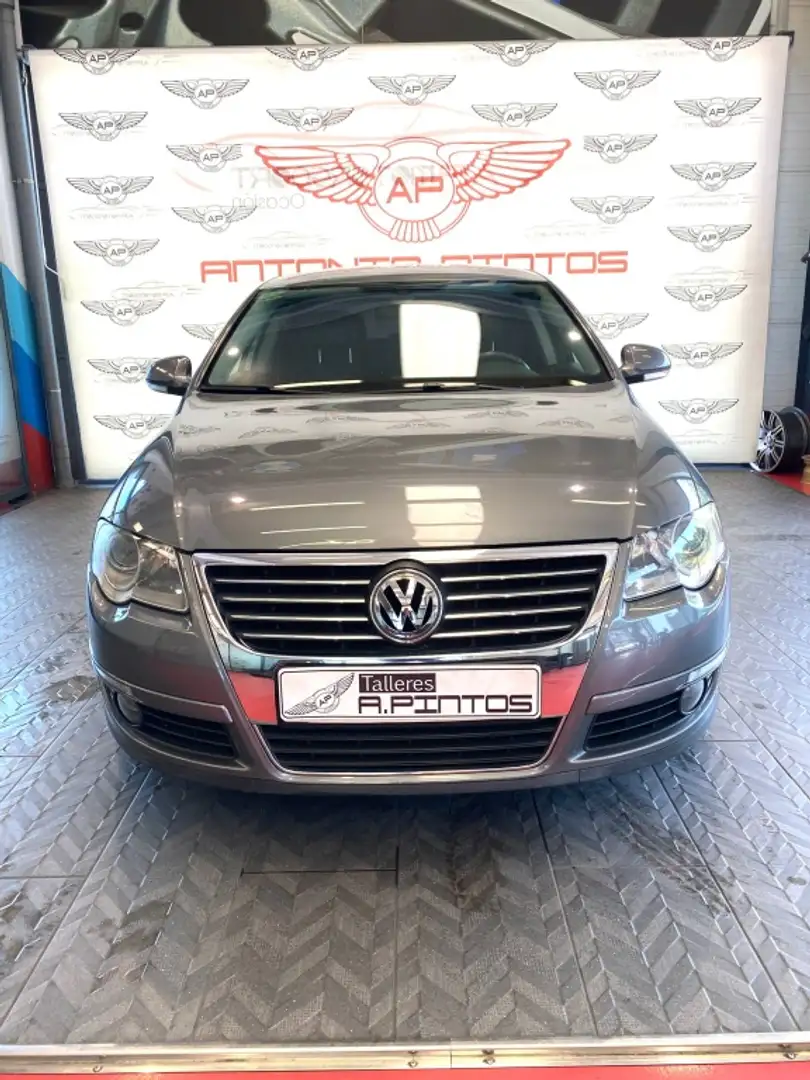 Volkswagen Passat Variant 2.0TDI Highline siva - 2