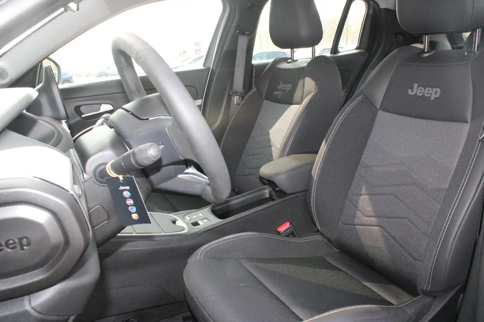 Jeep Avenger ALTITUDE 156PK 54 kWh | 3-FASE | ELEKTRISCH BEDIEN Grijs - 2