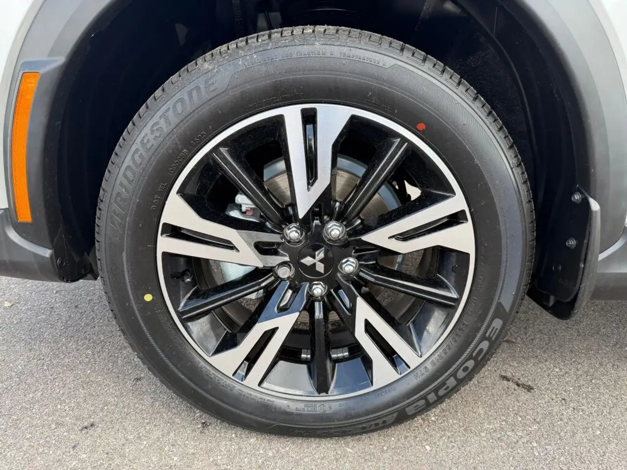 Mitsubishi Eclipse Cross снимка Mitsubishi Eclipse Cross