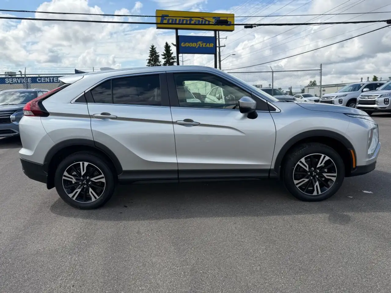 Mitsubishi Eclipse Cross снимка Mitsubishi Eclipse Cross