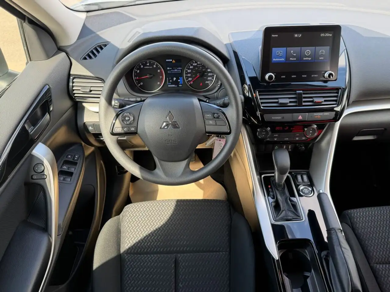 Mitsubishi Eclipse Cross снимка Mitsubishi Eclipse Cross