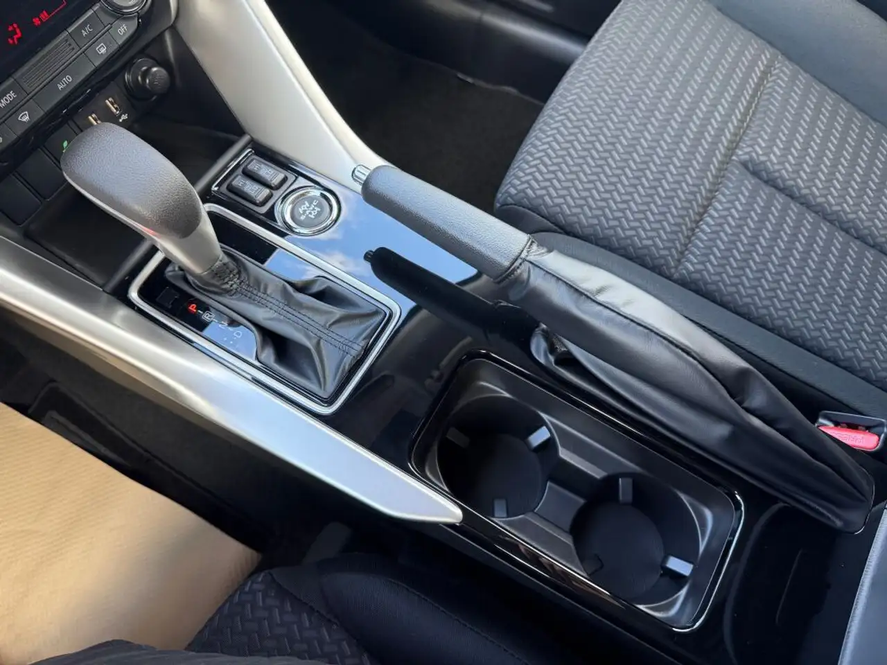 Mitsubishi Eclipse Cross снимка Mitsubishi Eclipse Cross