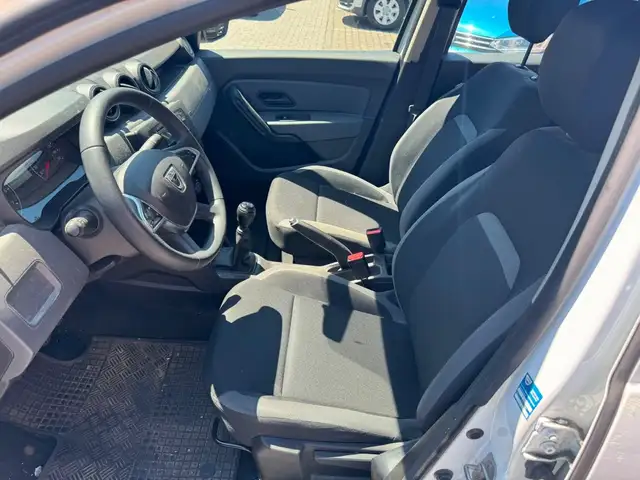 Dacia Duster view 6