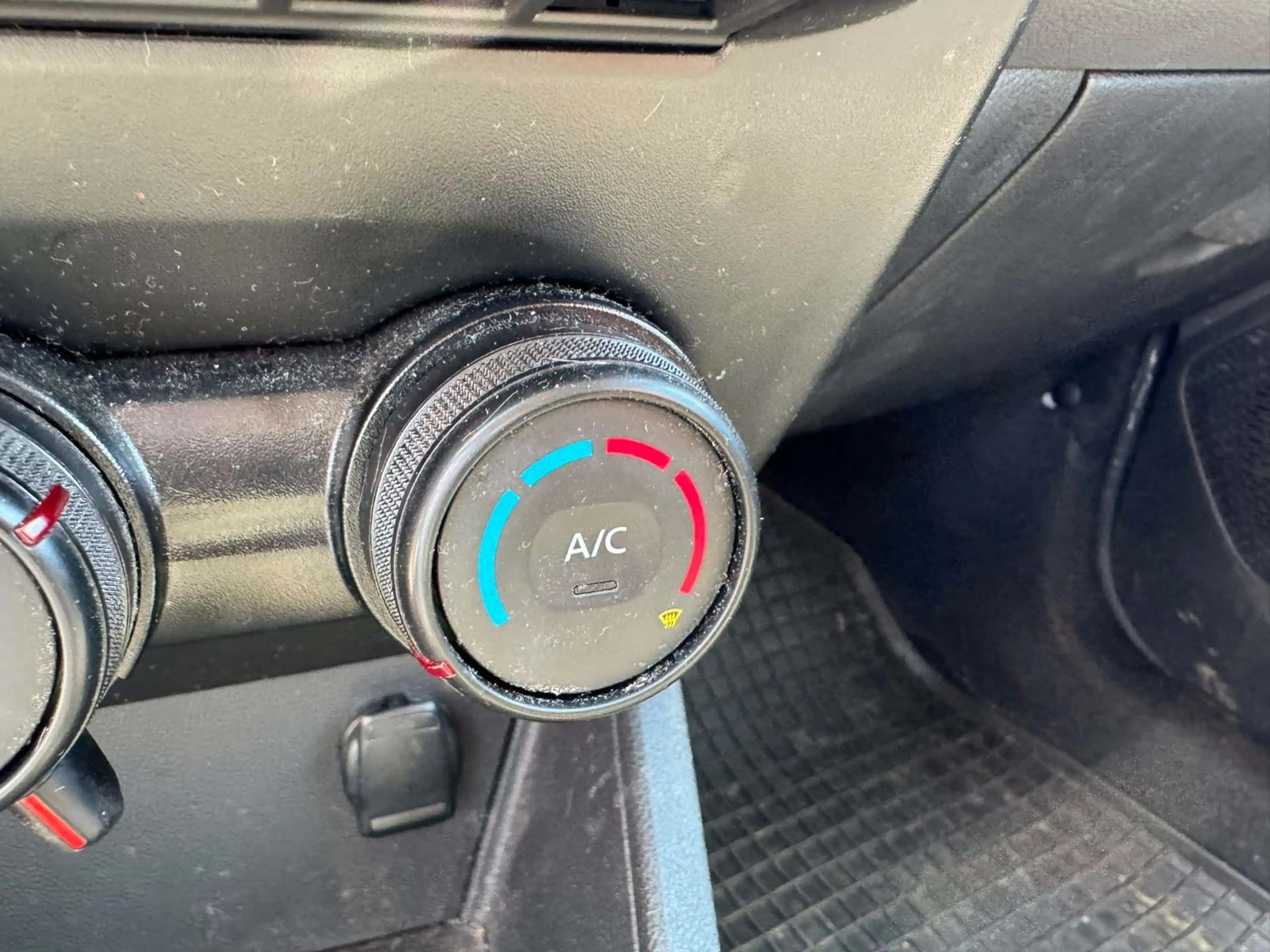 Dacia Duster II Essential — photo 9