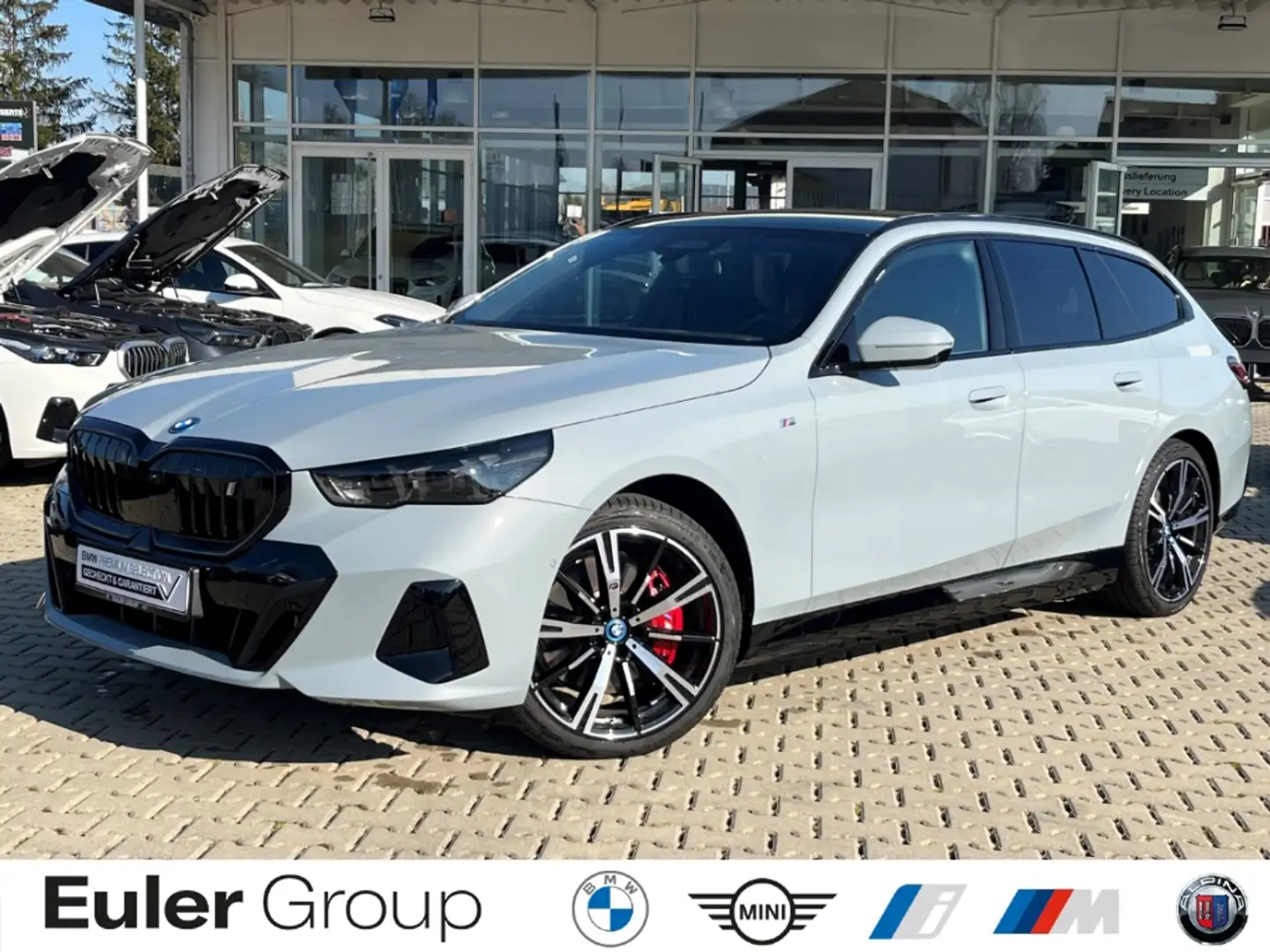 BMW i5 40 eDrive Touring M-Sport 20'' AD AHK HUD Navi LED Argent - 1