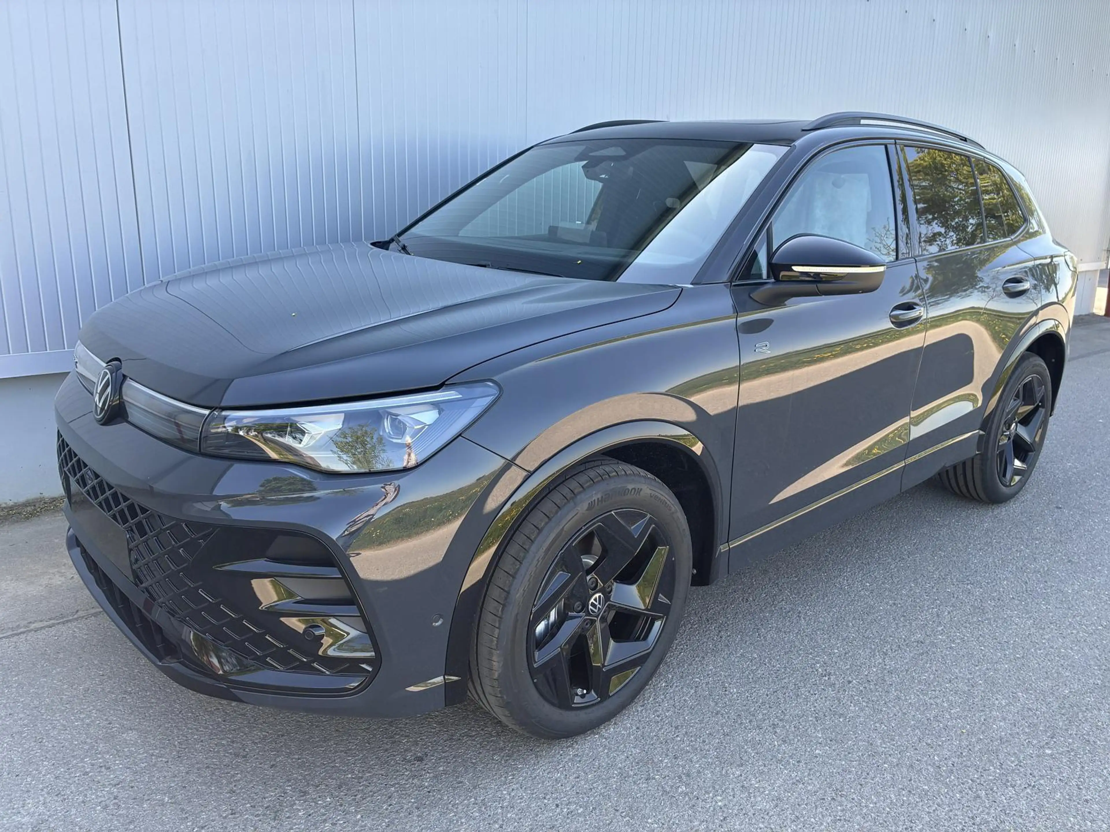 Volkswagen Tiguan 1.5 TSI DSG R-Line Head Up Black 360 AHK Pano