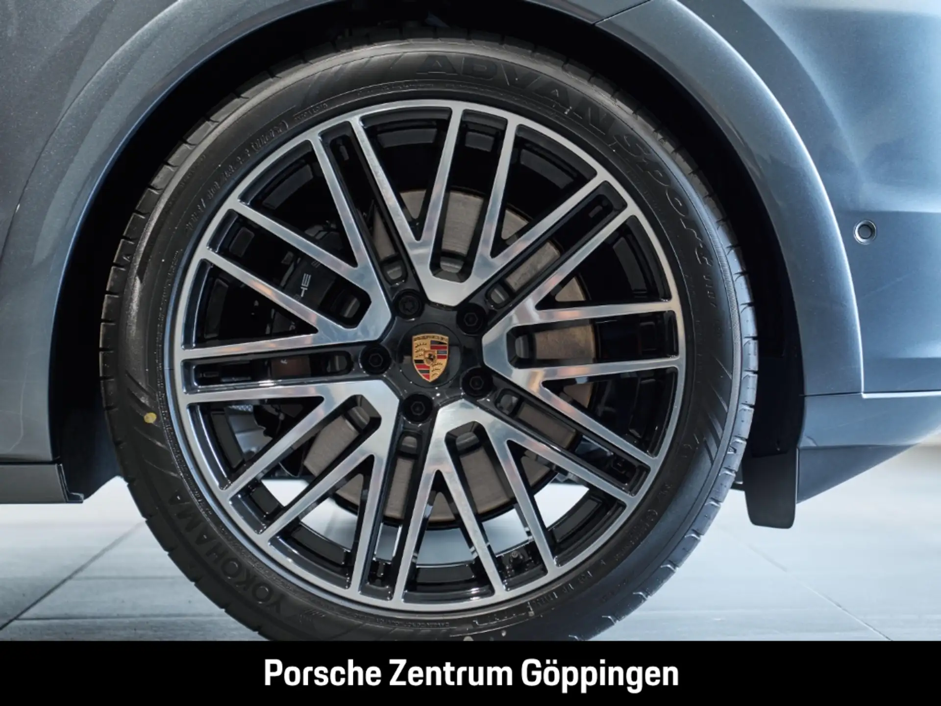 Porsche Cayenne S E-Hybrid 2026 회색 사진 8