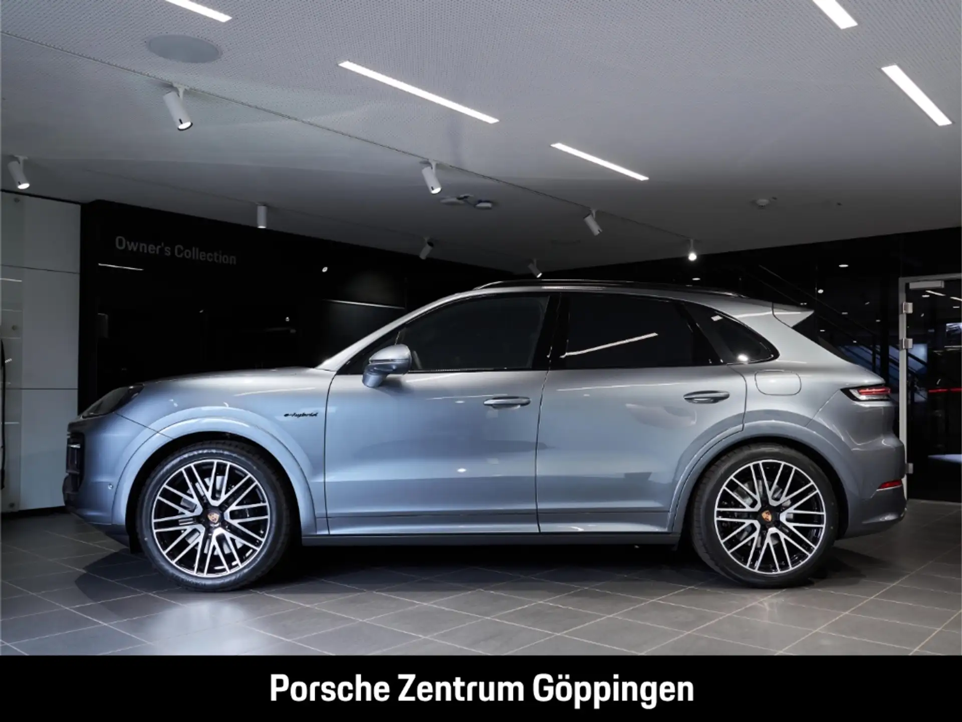 Porsche Cayenne S E-Hybrid 2026 회색 사진 2