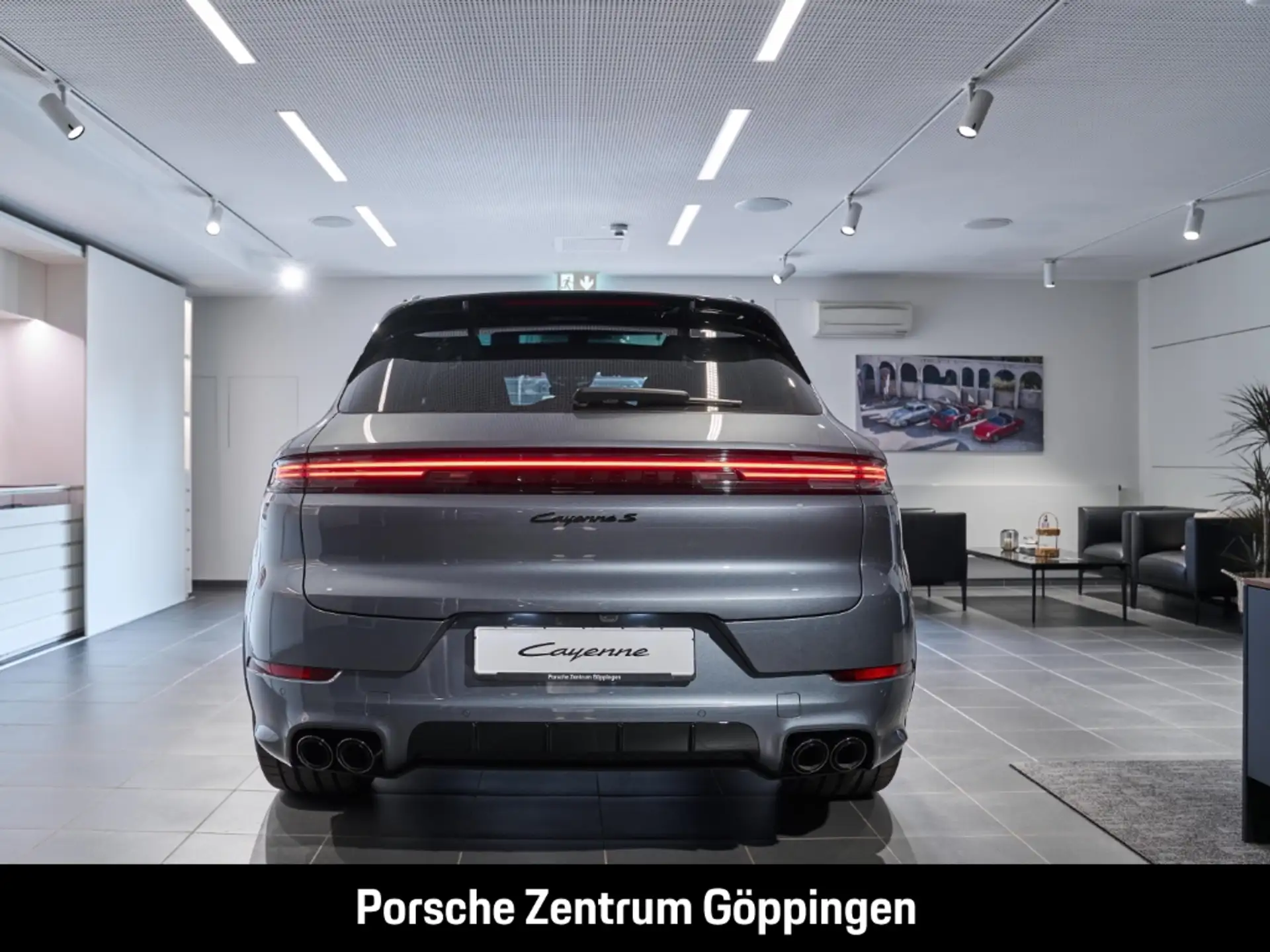 Porsche Cayenne S E-Hybrid 2026 회색 사진 5