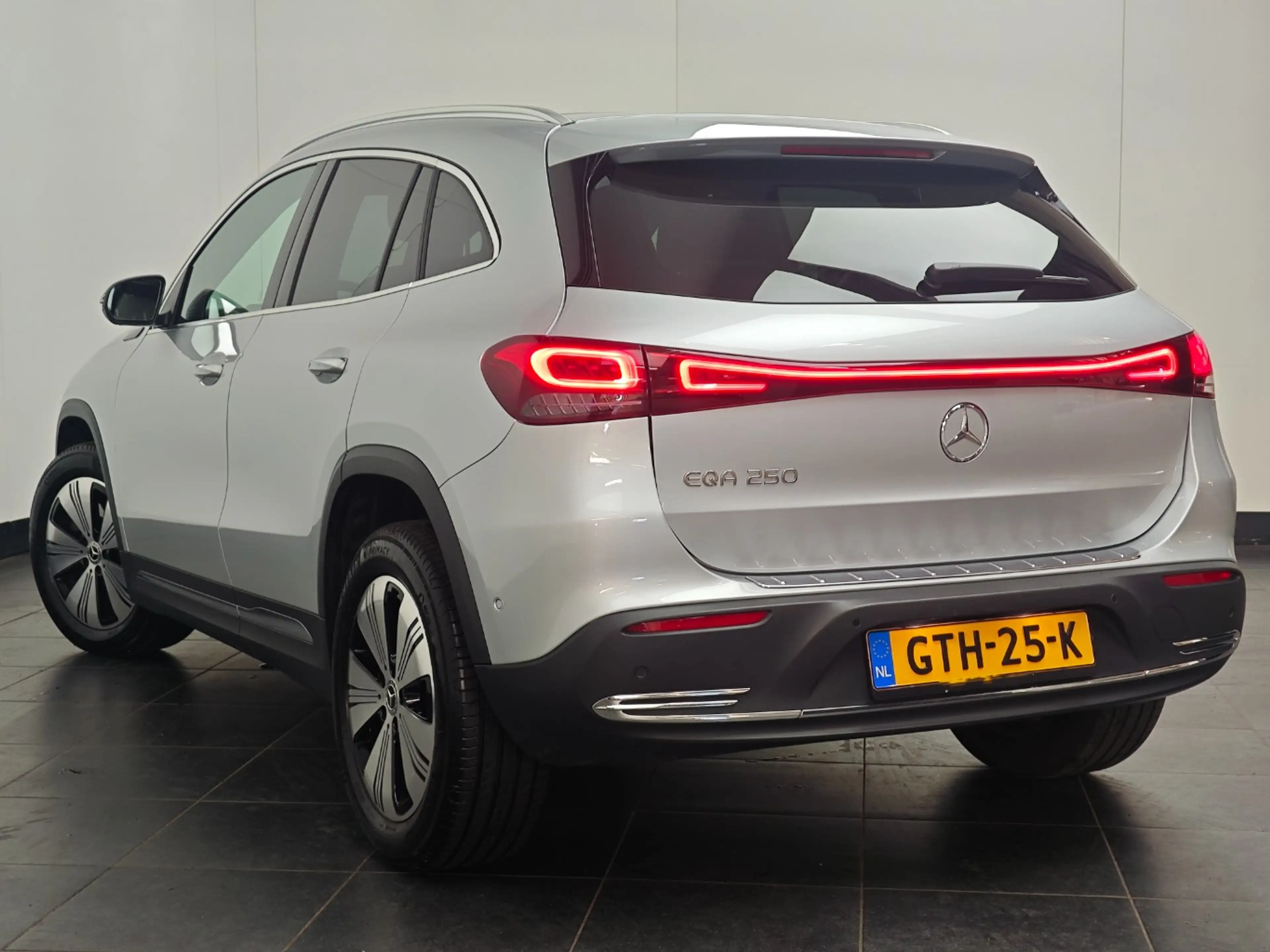 Mercedes-Benz EQA 250 67 kWh 190pk Edition | Panoramadak | Bestuurdersst — photo 4