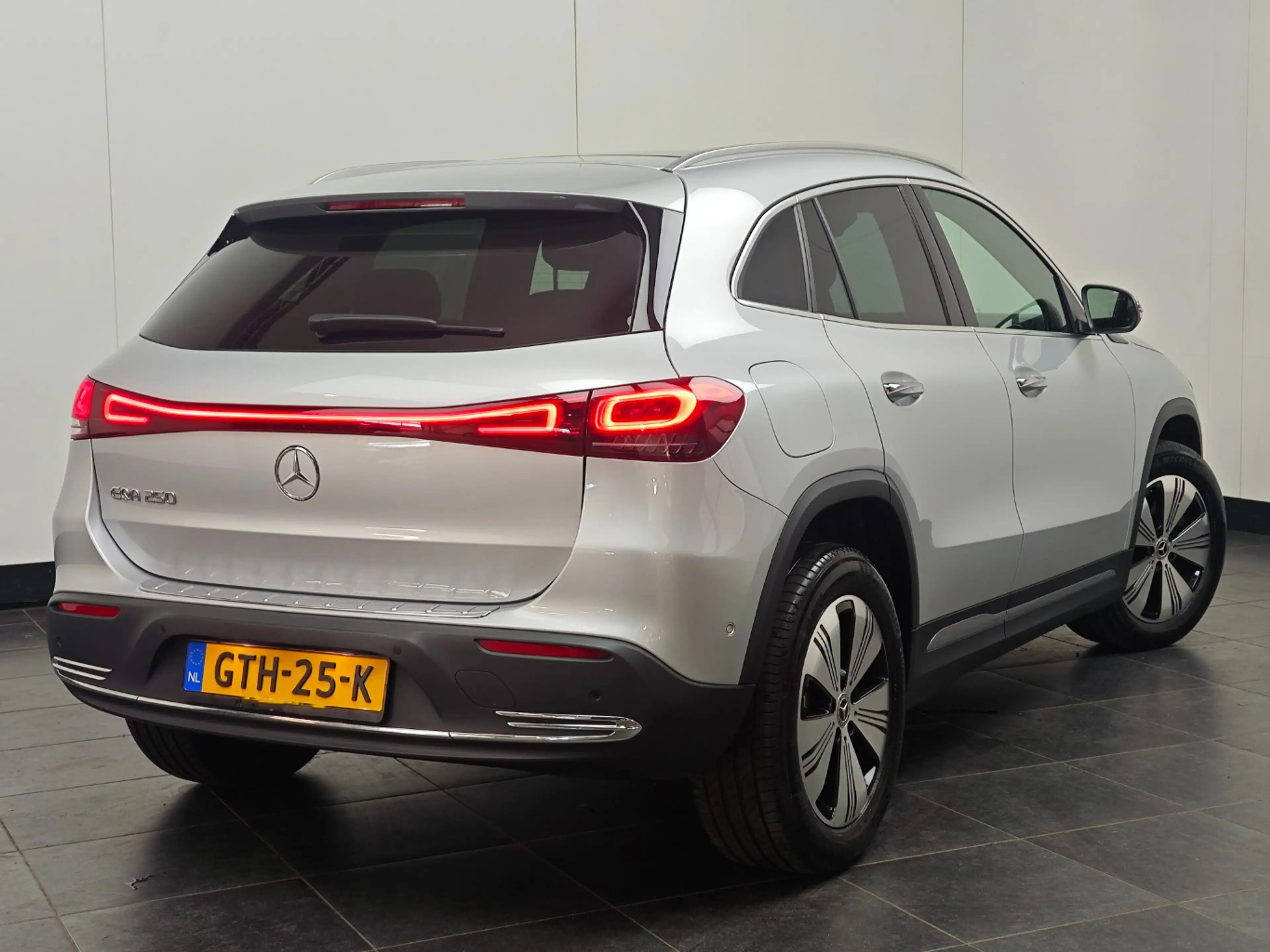 Mercedes-Benz EQA 250 67 kWh 190pk Edition | Panoramadak | Bestuurdersst — photo 3